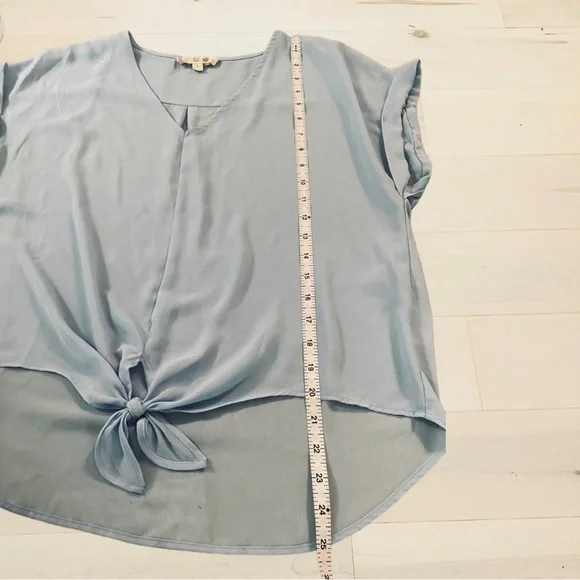 Hippie Rose V-Neck Tie Front Hi Low Blue Top Large - Picture 3 of 6